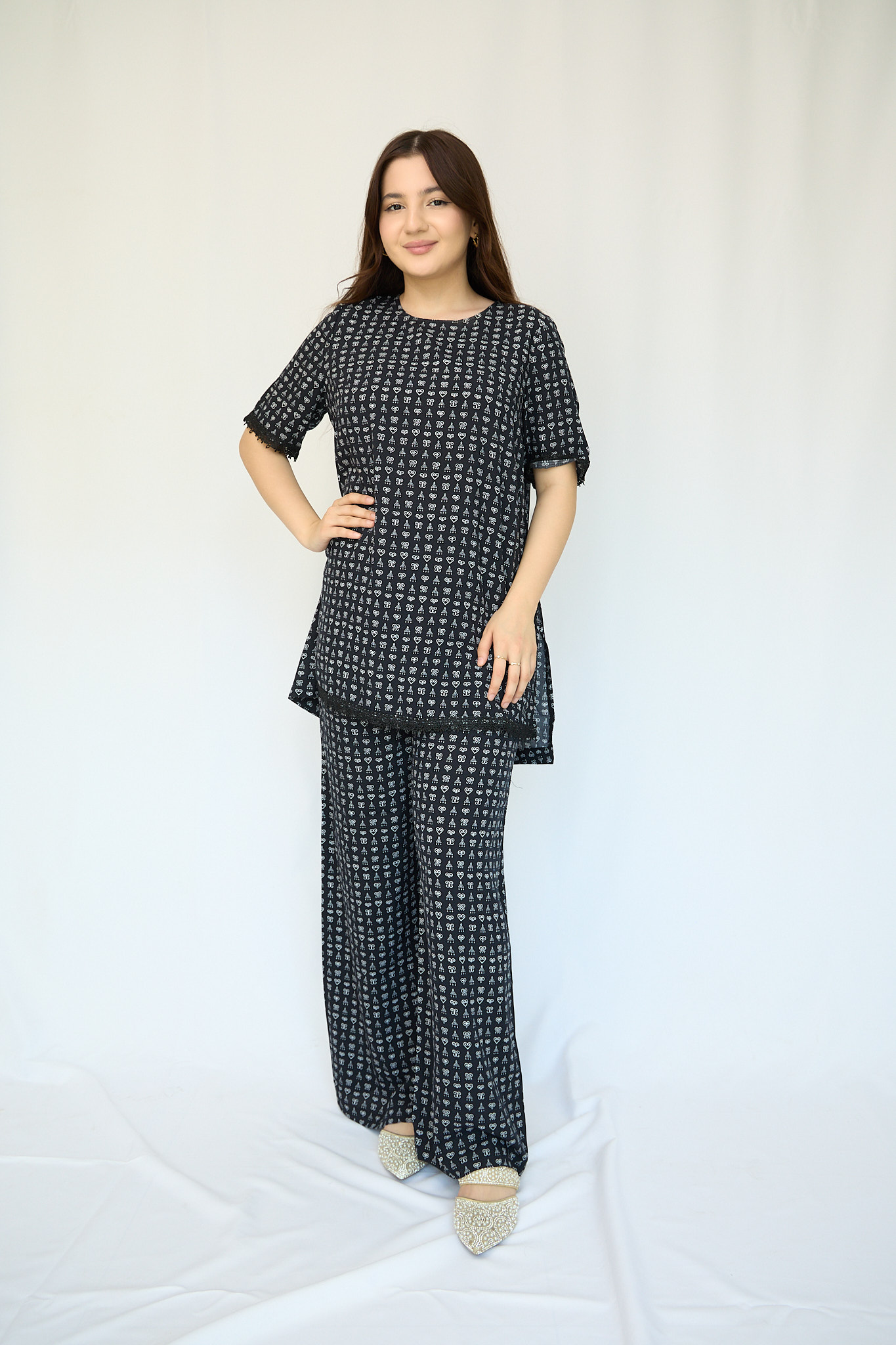 Nilufar — qora (qisqa yeng)