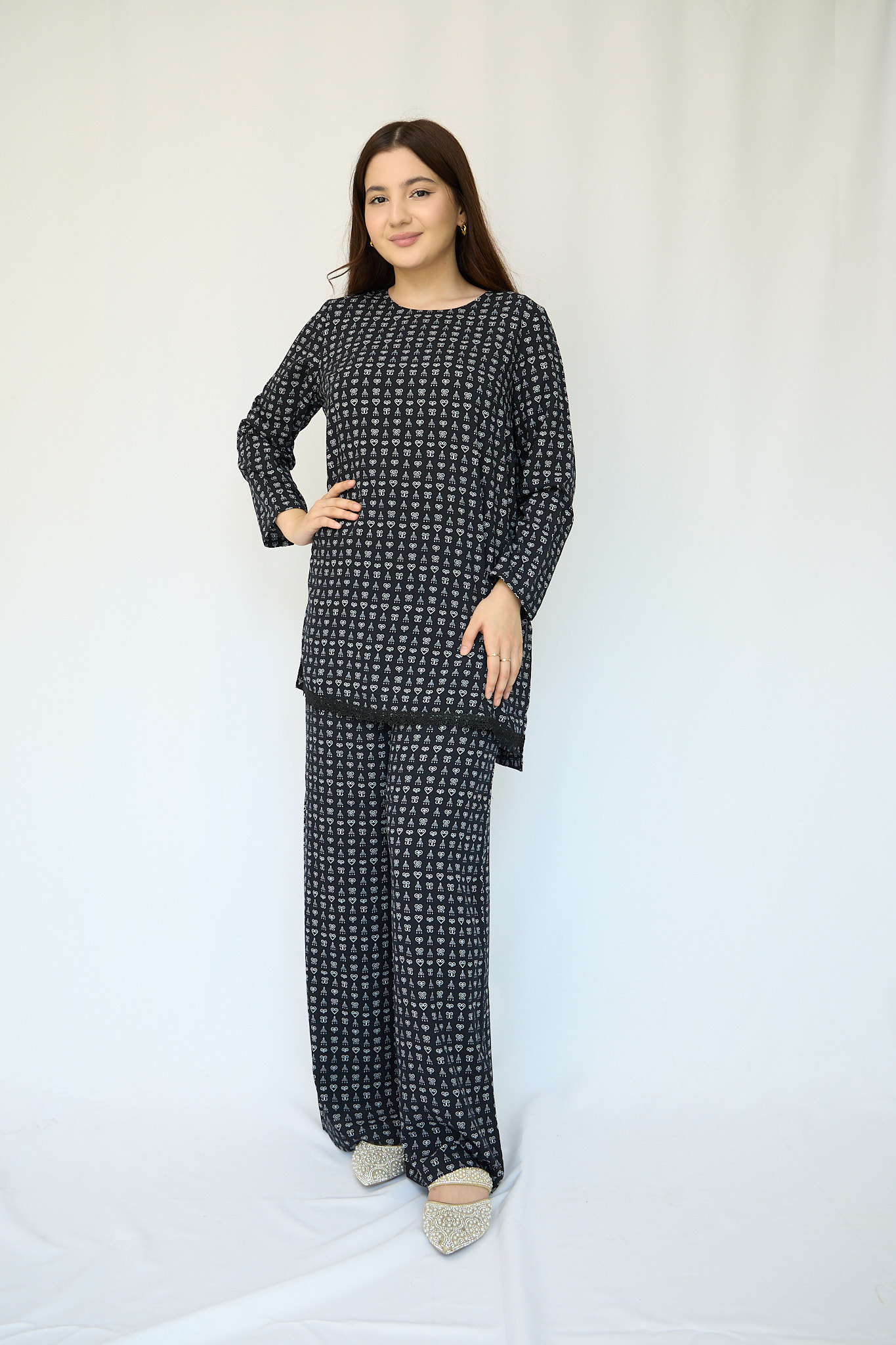 Nilufar — qora (uzun yeng)