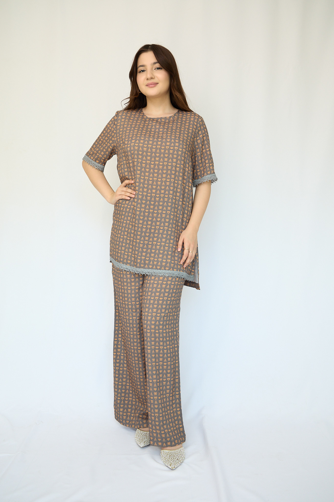 Nilufar — kulrang-jigar (qisqa yeng)