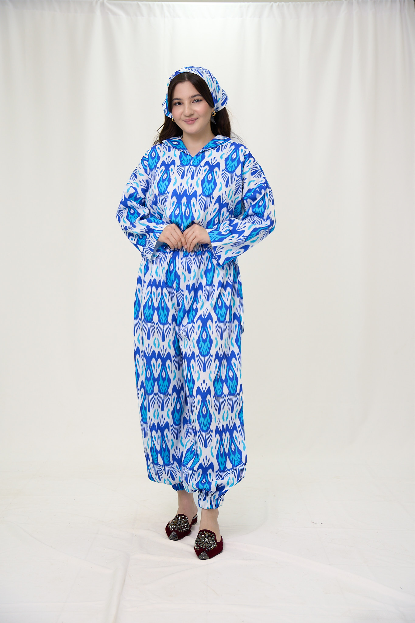 Nigora — ko'k adras naqshli